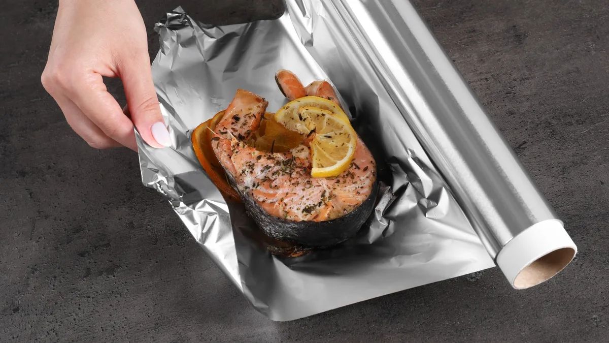 aluminum foil acidic food reaction