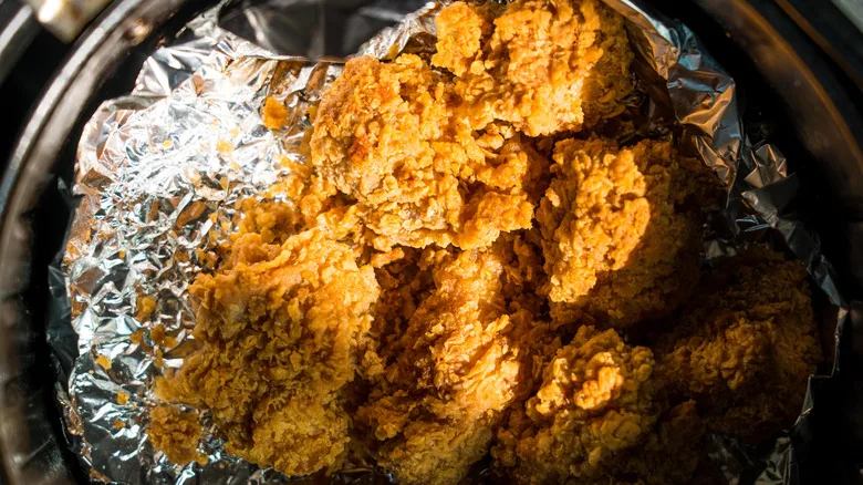 can i put tin foil in an air fryer